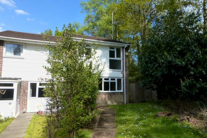 3 Bedroom Semi-Detached House To Rent In Romsey, SO51