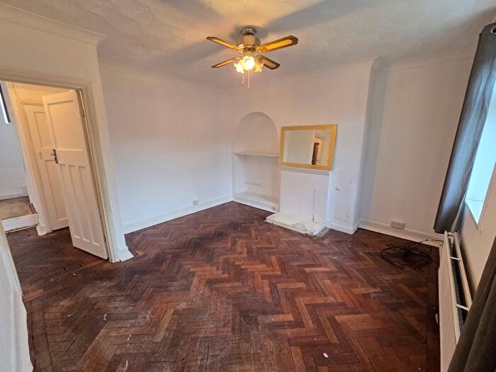 3 Bedroom Terraced House For Sale In Old Road East, Gravesend, DA12