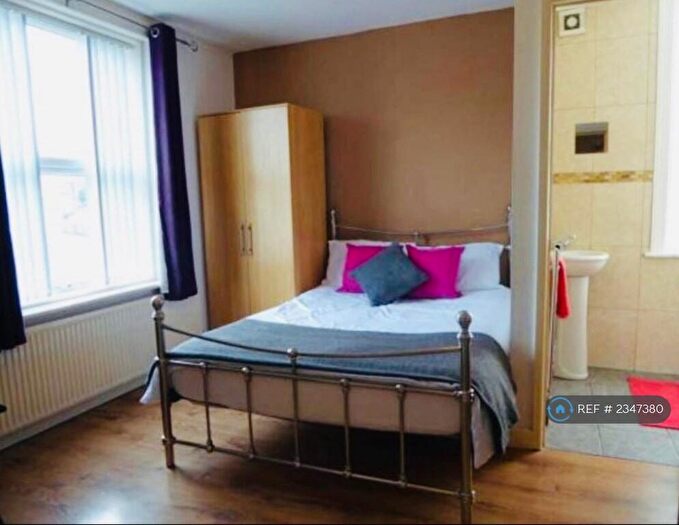 1 Bedroom Flat To Rent In Manchester Road, Huddersfield, HD4