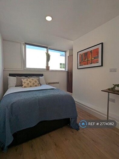 Studio To Rent In Modern Studio In Newcastle-Under-Lyme, Newcastle-Under-Lyme, ST5