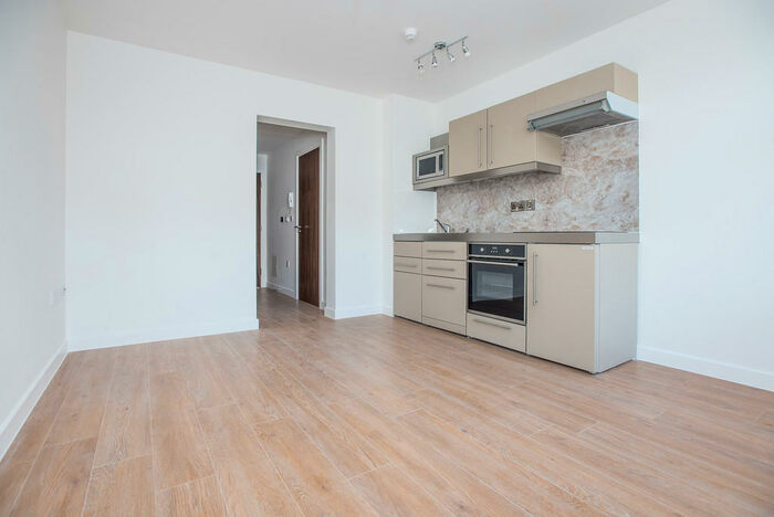 1 Bedroom Flat To Rent In Platform Road, SO14