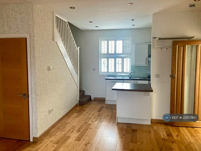 1 Bedroom Flat To Rent In Roding Road, London, E5