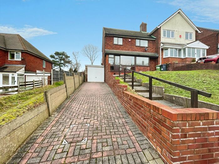 3 Bedroom Semi Detached House For Sale In Wimperis Way, Birmingham, B43