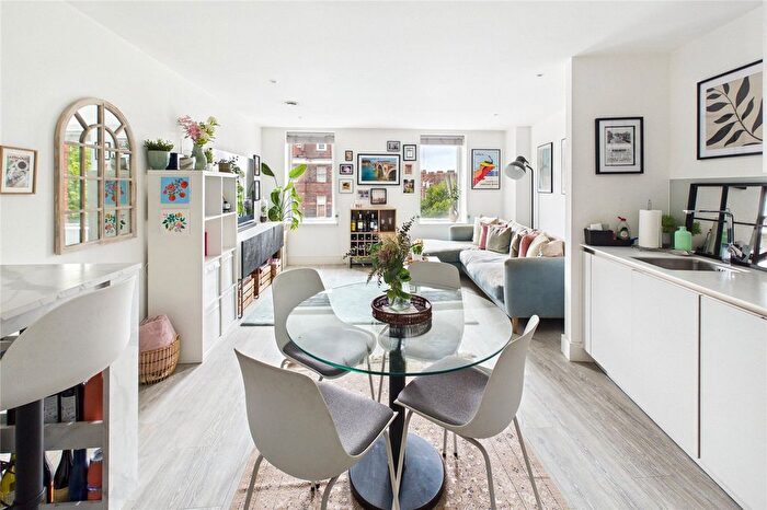 1 Bedroom Flat For Sale In Gaumont Place, London, SW2