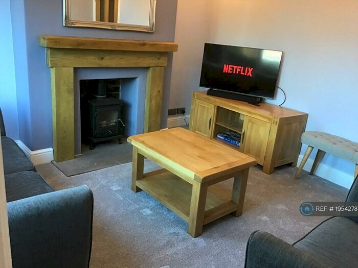 3 Bedroom Terraced House To Rent In Elm Tree Avenue, Harrogate, HG1