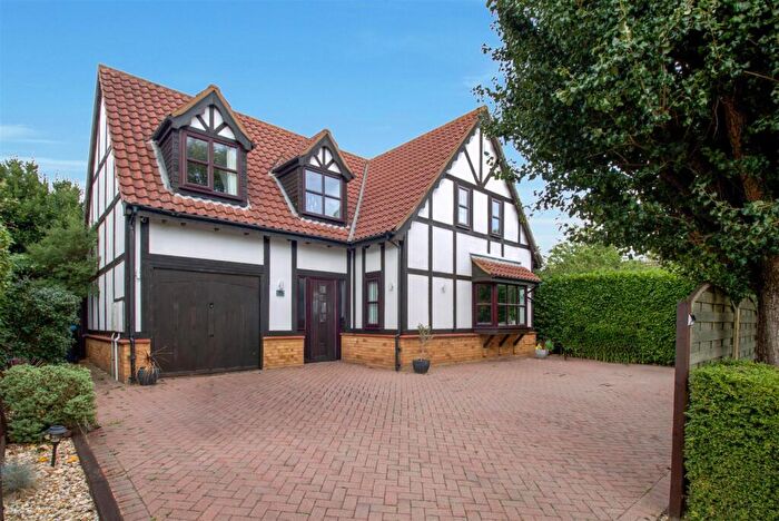 4 Bedroom Detached House For Sale In Chepstow Drive, Bletchley, Milton Keynes, MK3