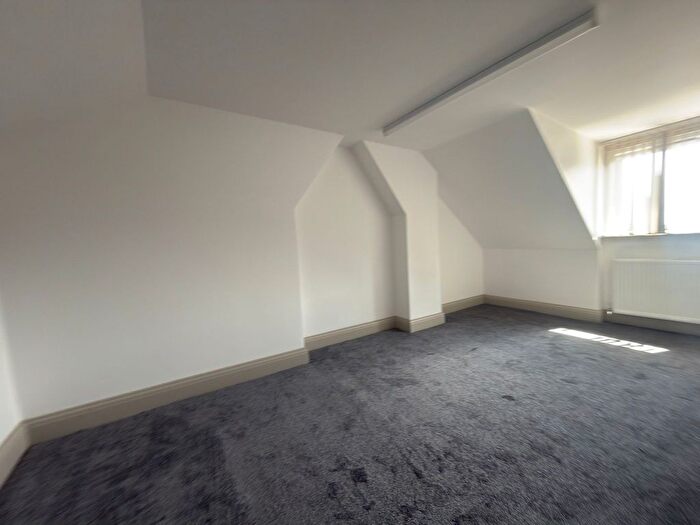 4 Bedroom Flat To Rent In Ilford, IG1