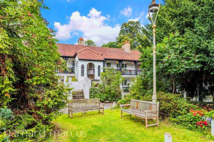 2 Bedroom Apartment For Sale In Drummond Gardens, Epsom, KT19