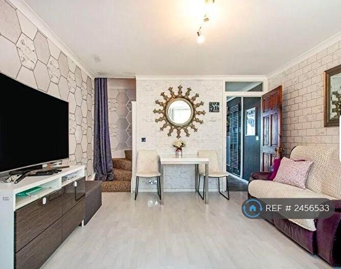 3 Bedroom End Of Terrace House To Rent In Shearwood Crescent, Crayford, Dartford, DA1