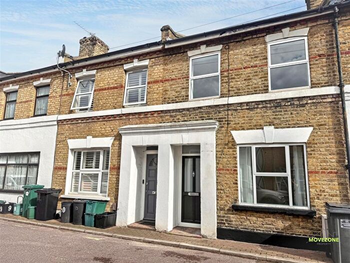 2 Bedroom Property To Rent In Devonshire Square, Bromley, BR2