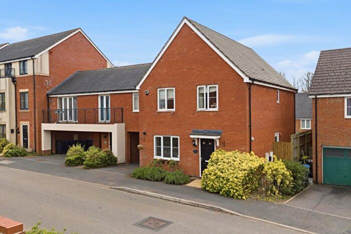 4 Bedroom Link Detached House For Sale In Cypress Road, Rugby, CV21