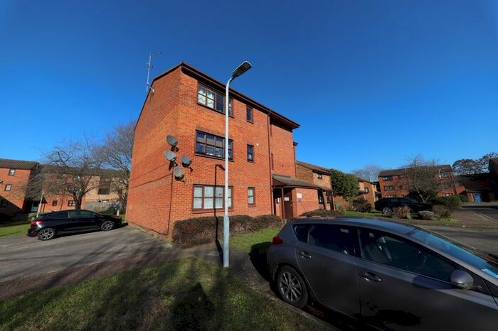 Studio To Rent In Verona Close, Uxbridge, UB8