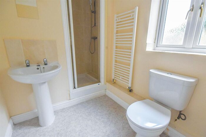 1 Bedroom Flat To Rent In High Street, Cam, GL11