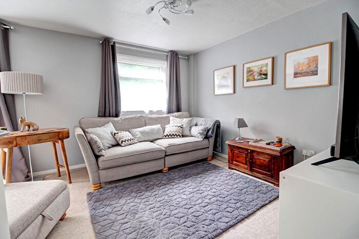 3 Bedroom Terraced House For Sale In Schubert Road, Basingstoke, RG22