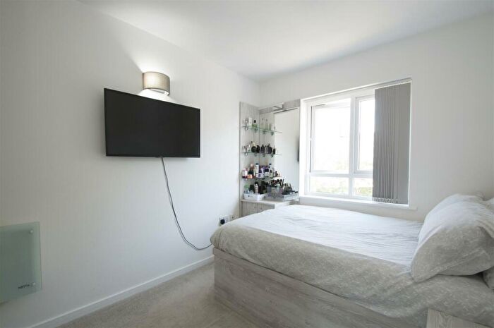 2 Bedroom Apartment For Sale In Sovereign Heights, Langley, SL3