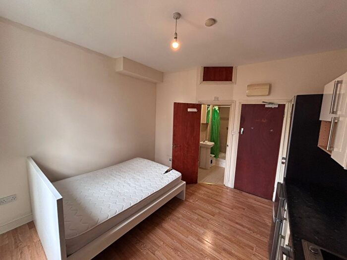 Studio To Rent In Angell Road, London, SW9