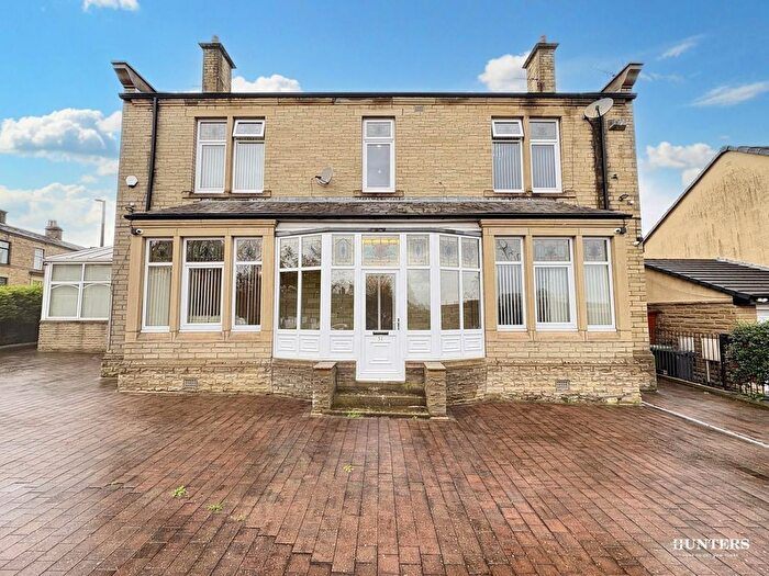 5 Bedroom Property For Sale In Track Road, Batley, WF17