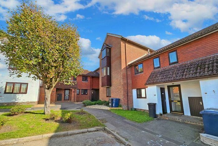 1 Bedroom Ground Maisonette To Rent In Timbermill Court, Haslemere, GU27