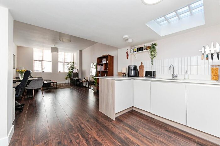 1 Bedroom Flat For Sale In Broadwater Road, Welwyn Garden City, AL7