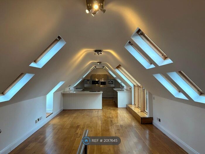 4 Bedroom Flat To Rent In St. Anthonys Court, Beaconsfield, HP9