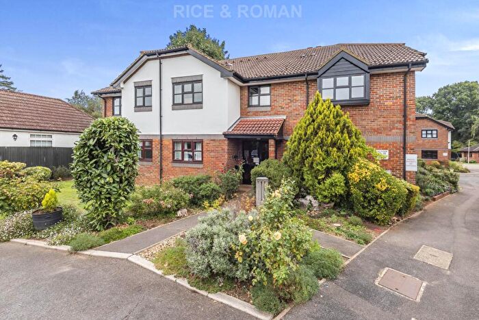 2 Bedroom Retirement Property For Sale In Pitson Close, Addlestone, KT15