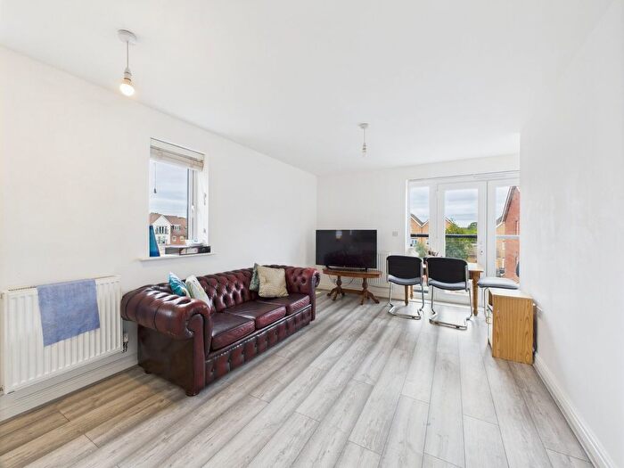 2 Bedroom Garage / Parking To Rent In Chadwick Road, Slough, Berkshire, SL3