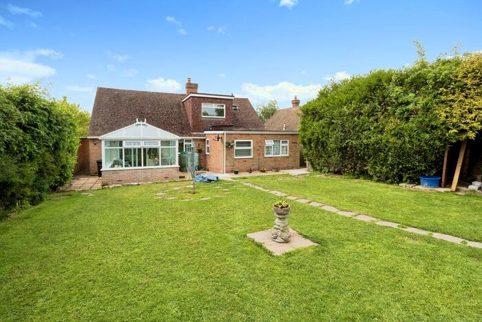 4 Bedroom Bungalow For Sale In Limden Close, Stonegate, Wadhurst, East Sussex, TN5