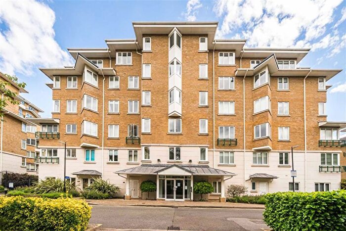 3 Bedroom Flat To Rent In Strand Drive, Kew, Richmond, TW9