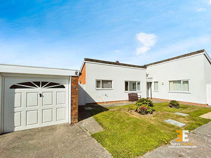 2 Bedroom Detached Bungalow For Sale In Alice Gardens, Craig Y Don, LL30