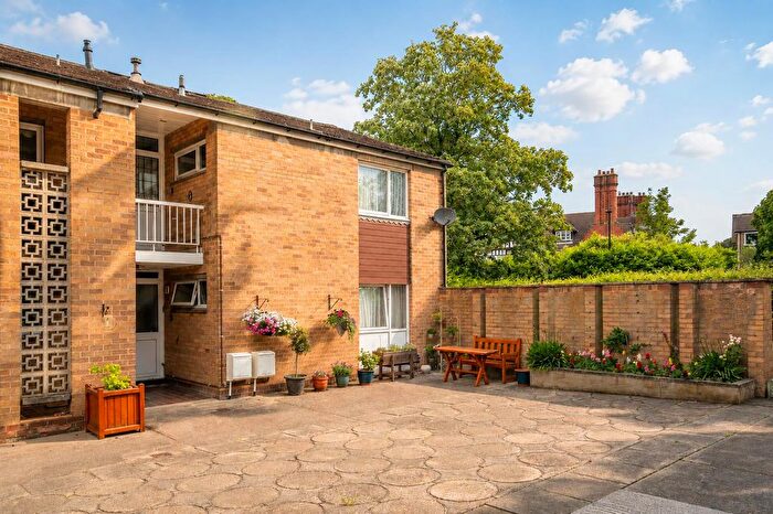 2 Bedroom Flat For Sale In Ashfield Court, York, YO24
