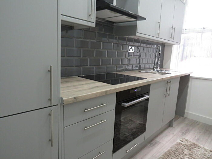 2 Bedroom House To Rent In Keighley Road, Halifax, HX2