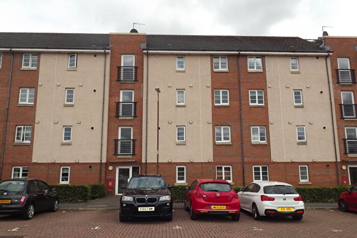 2 Bedroom Flat To Rent In McDonald Crescent, Falkirk, FK2