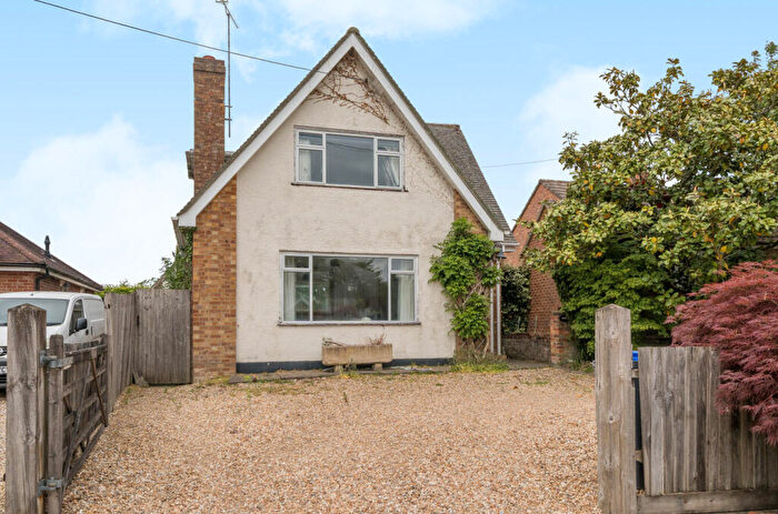 3 Bedroom Detached House For Sale In South Lane, Nomansland, Salisbury, Wiltshire, SP5