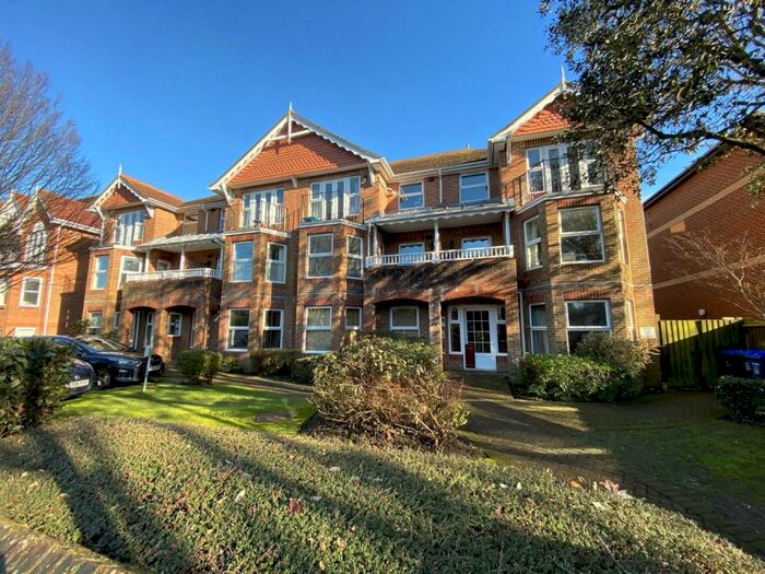 2 Bedroom Apartment To Rent In Whitworth House, St Botolphs Road, Worthing, West Sussex, BN11