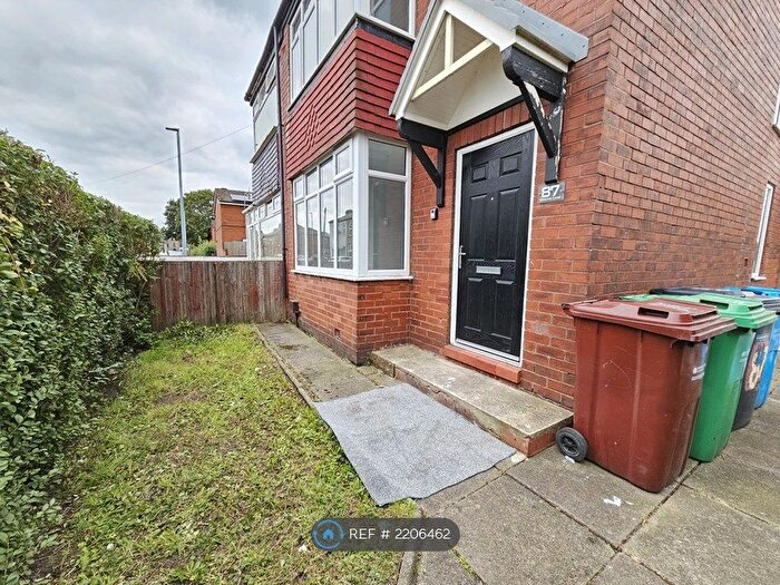 3 Bedroom Semi-Detached House To Rent In Briscoe Lane, Manchester, M40