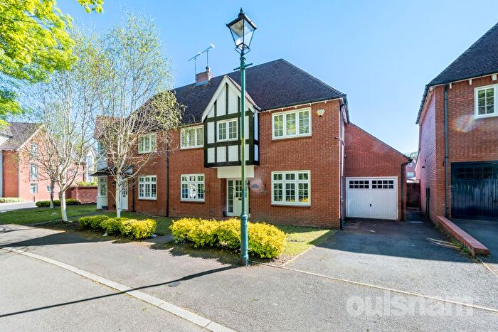 4 Bedroom Semi-Detached House For Sale In Middlepark Drive, Northfield, Birmingham, West Midlands, B31