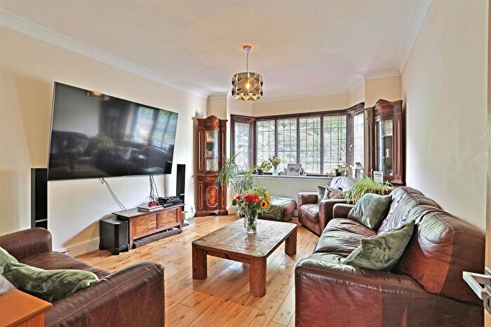 5 Bedroom Detached House For Sale In Woodmansterne Road, Carshalton Beeches, SM5