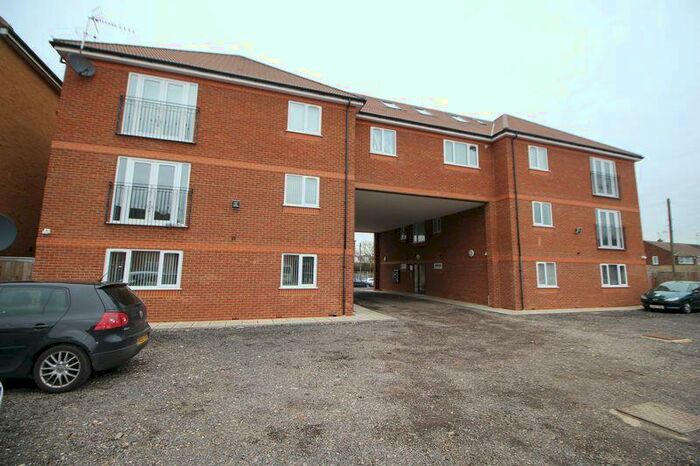 1 Bedroom Flat To Rent In Tenby Court, Chalvey Grove, Slough, SL1