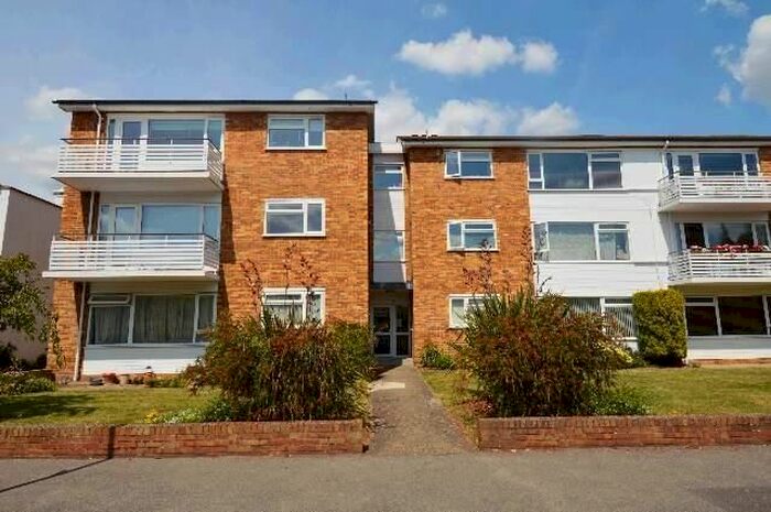 2 Bedroom Flat To Rent In Anglesea Road, Kingston Upon Thames, KT1
