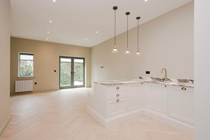 1 Bedroom Apartment To Rent In Copsem Lane, Esher, KT10