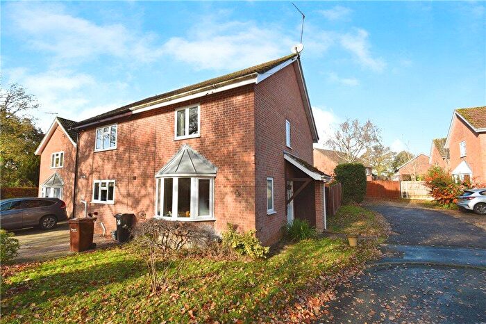 3 Bedroom Semi Detached House For Sale In Tottehale Close, North Baddesley, Southampton, Hampshire, SO52