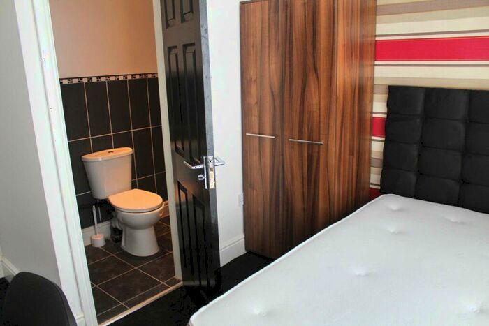 4 Bedroom House To Rent In Deyne Street, Manchester, M25