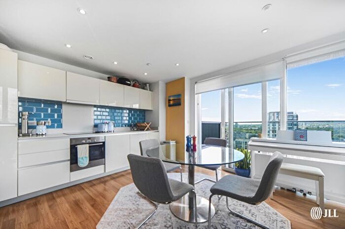 2 Bedroom Apartment To Rent In Residence Tower, N4