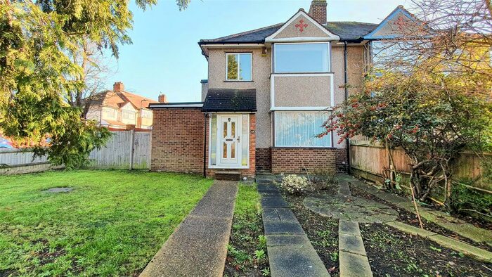 3 Bedroom Property To Rent In Mandeville Road, Northolt, UB5