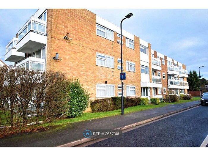 2 Bedroom Flat To Rent In Arundel Court, Langley, Slough, SL3