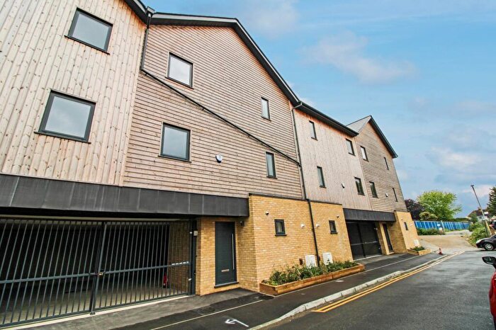 2 Bedroom Town House To Rent In Alfred Road, Gravesend, Kent, DA11