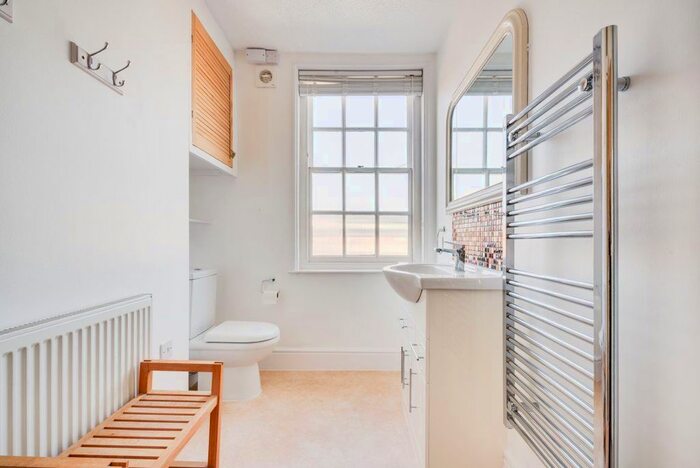 1 Bedroom Flat To Rent In Castle Street, Canterbury, CT1