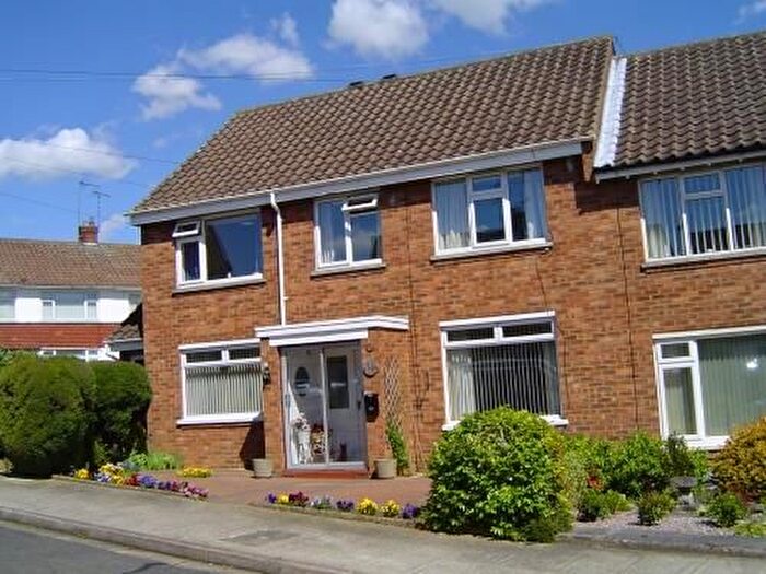 2 Bedroom Flat To Rent In Laburnam Crescent, Spinney Hill, Northampton, NN3