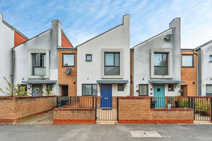3 Bedroom Terraced House For Sale In Cheriton Road, Eastleigh, SO50