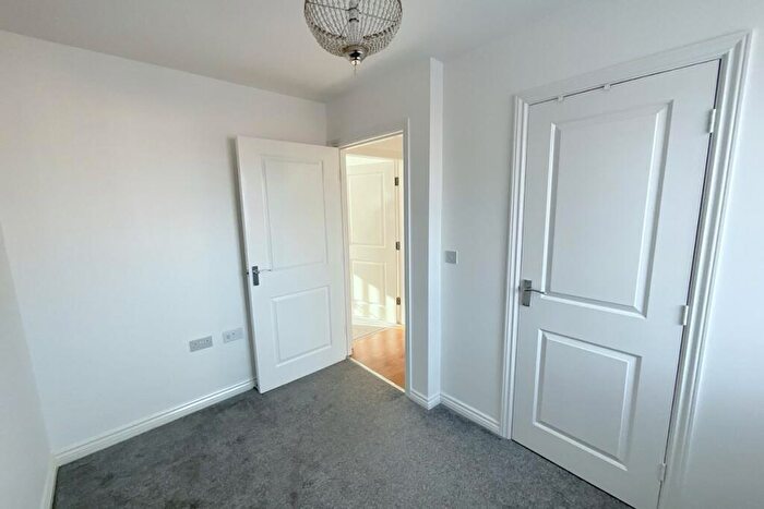 2 Bedroom Flat For Sale In Doveholes Drive, Sheffield, S13
